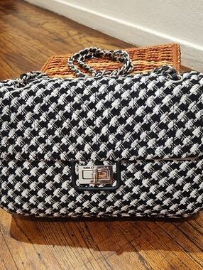 Karl Lagerfeld Paris Agyness Shoulder Bag